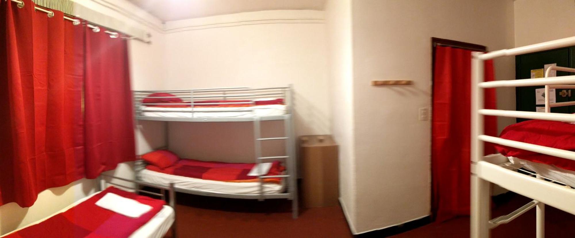 Le Pourquoi Pas Hostel Saint-Lary-Soulan Phòng bức ảnh