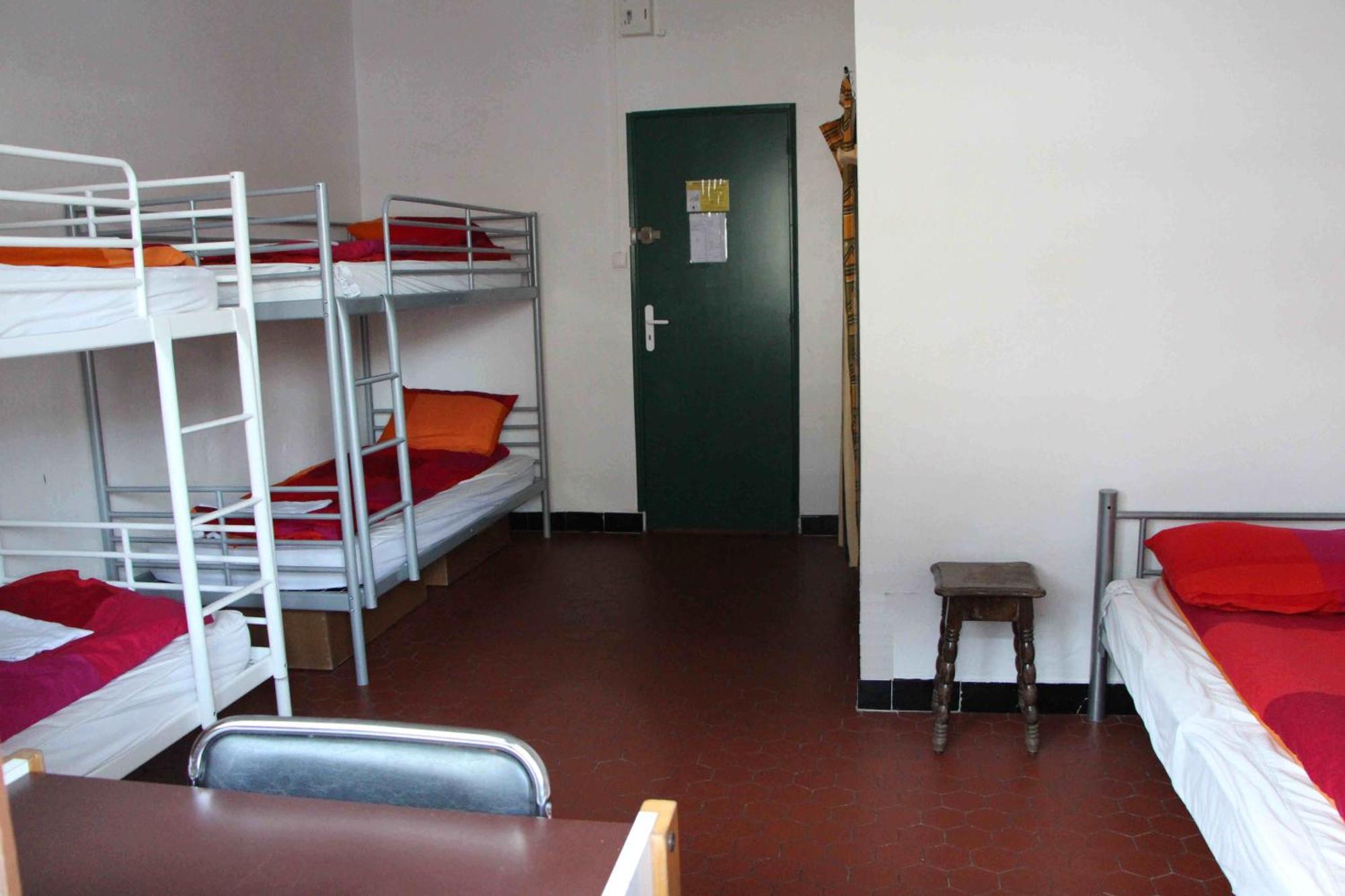 Le Pourquoi Pas Hostel Saint-Lary-Soulan Phòng bức ảnh